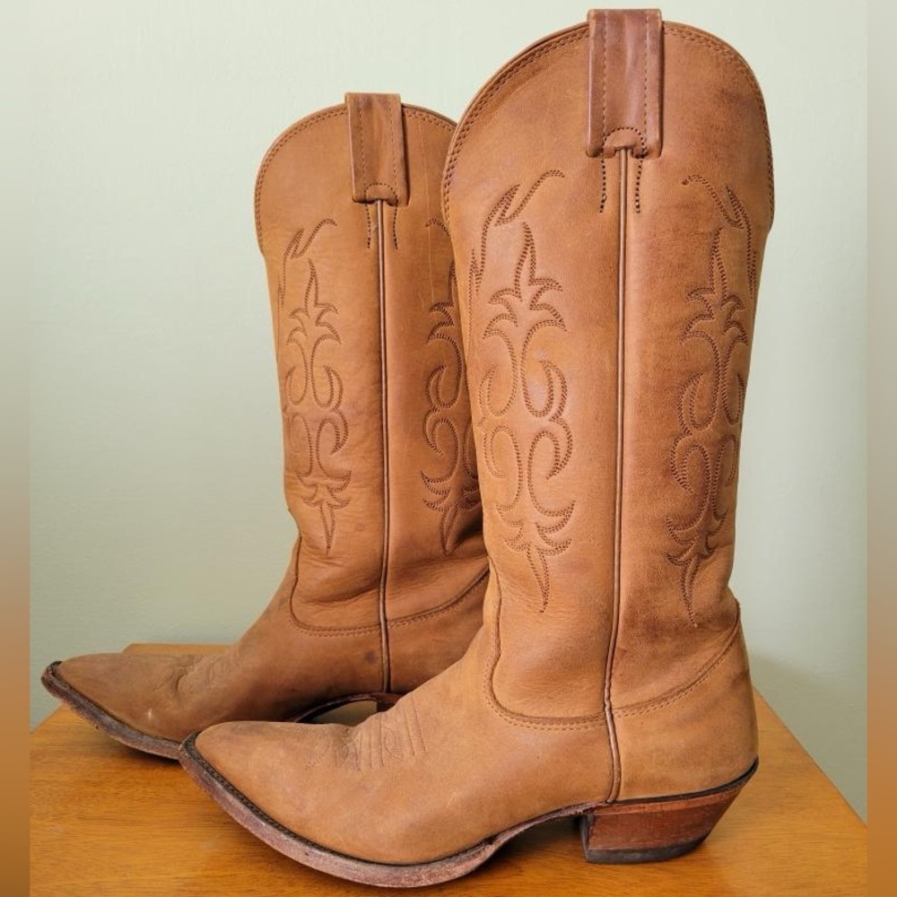 Womens Nocona Leather Cowboy Boots Sz 7 Brown/Tan

Tecovas/Frye vintage style